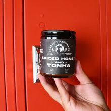 Load image into Gallery viewer, Project Happiness Spiced Honey and Tonka - 8 oz Soy Candle - Fall Scent